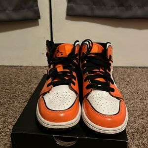 Air Jordan 1  Mid SE GS Turf Orange